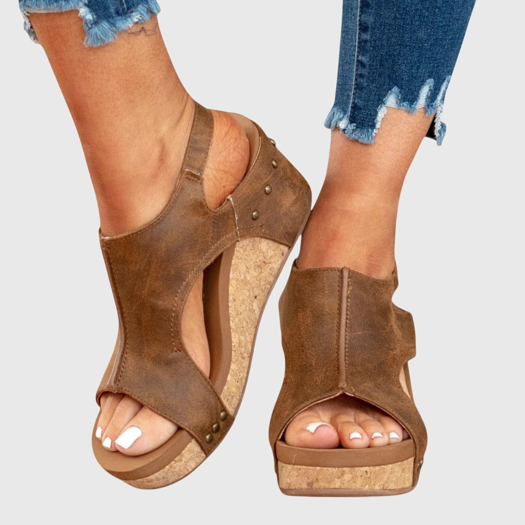 Ingrid Valbrekke | Orthopedic Wedge Sandals in Taupe