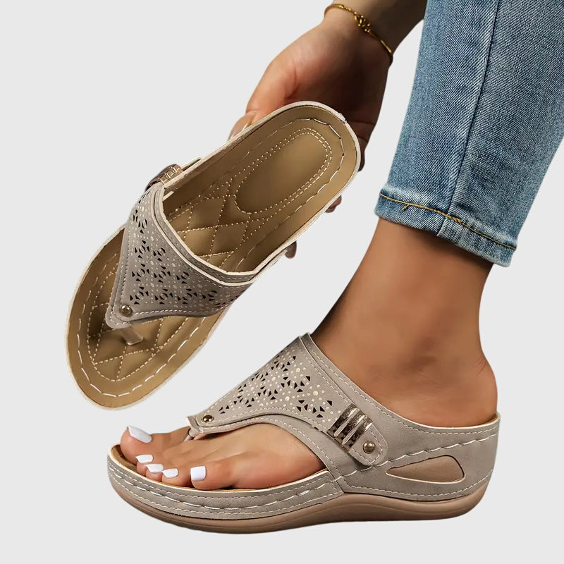 Nora Halvorsdal | Orthopedic Wedge Flip Sandals in Taupe