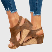 Ingrid Valbrekke | Orthopedic Wedge Sandals in Taupe