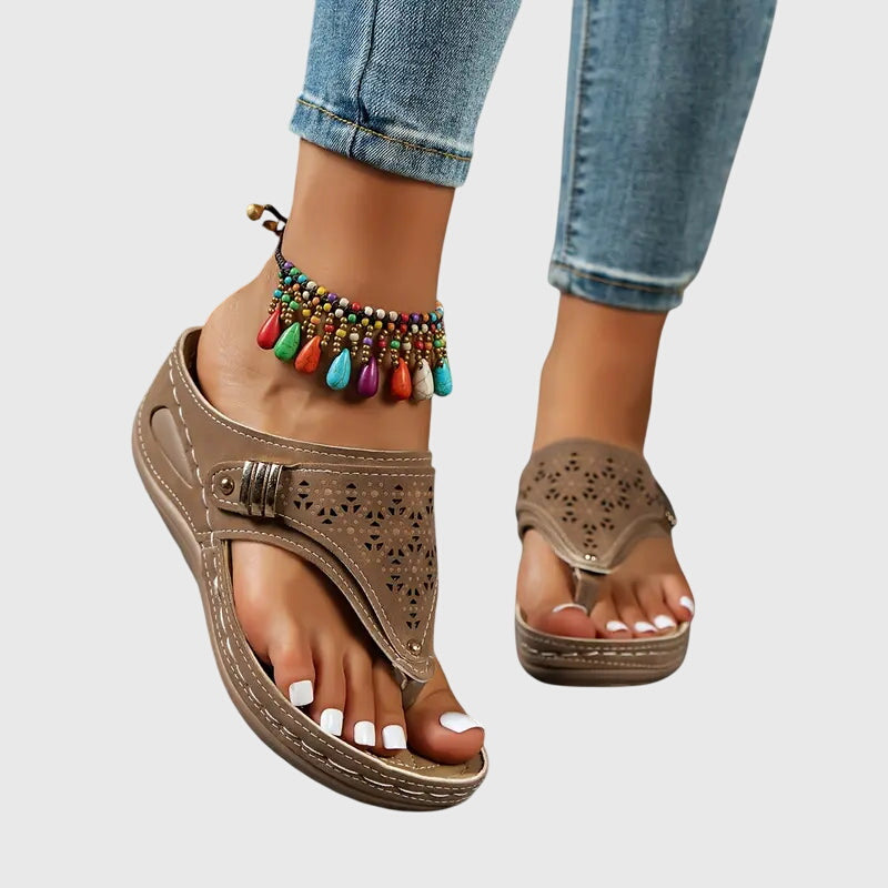 Nora Halvorsdal | Orthopedic Wedge Flip Sandals in Taupe